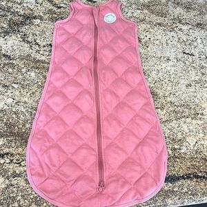 Gently used dreamland baby sleep sack. Washed on cold and air dried.